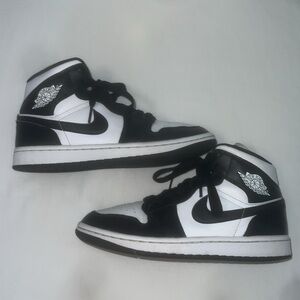 Women’s Nike Air Jordan 1 Panda Mid Size 6.5